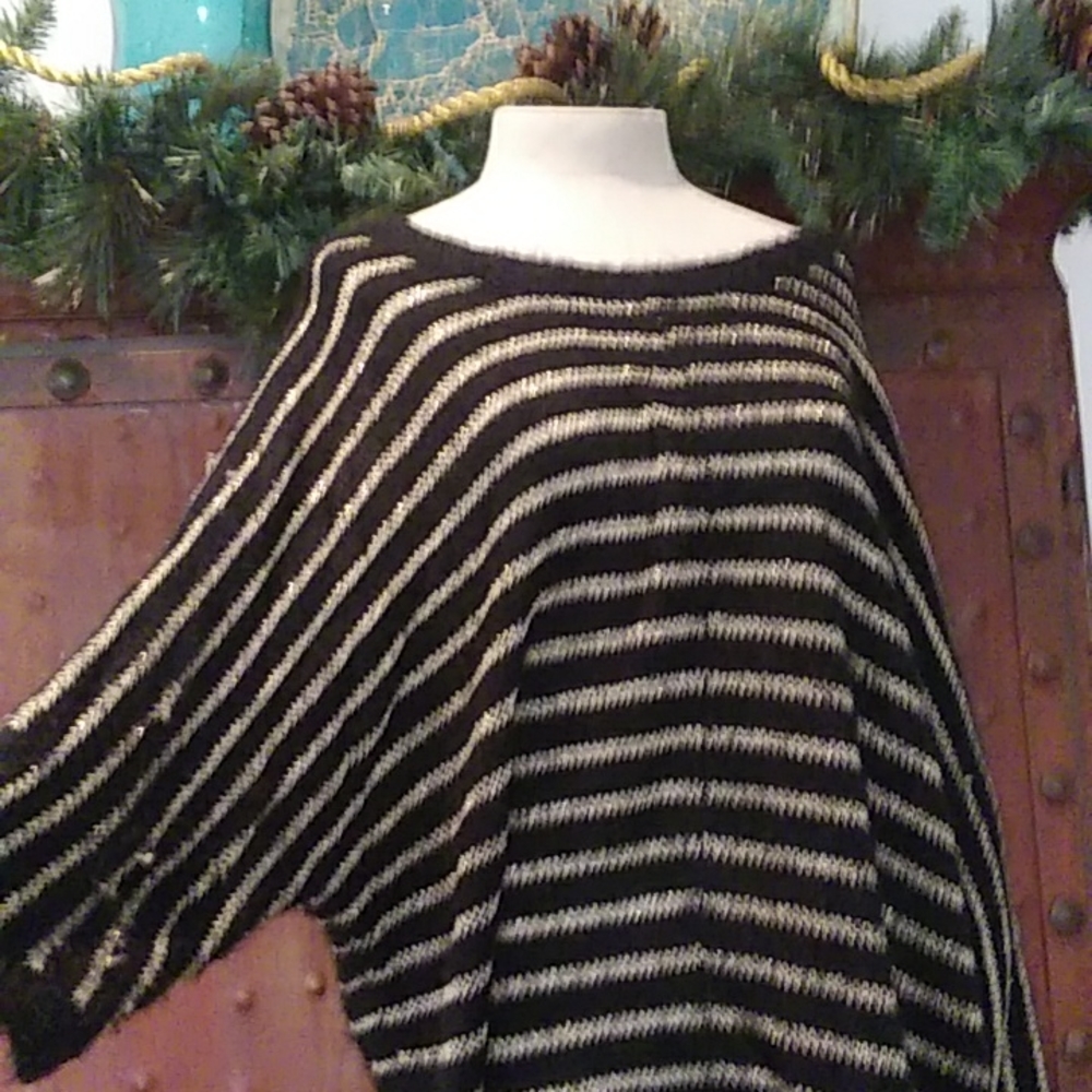 NWT BEAUTIFUL CATHY DANIELS 2X BLACK/GOLD FUZZY SWEATER. POLY/SPANDEX/LUREX
